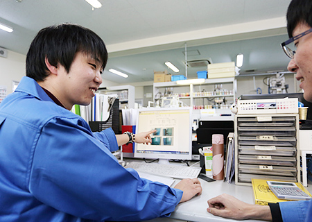 三協化学工業株式会社　大阪生産部　技術グループ　主任　野村 准也（2011年入社）